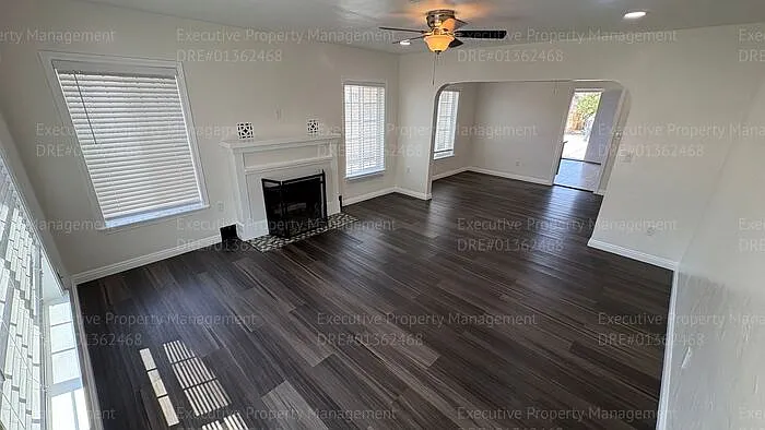 104 S Kincaid St — Photo 1