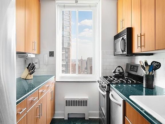 5th image of 220 E 65th St APT 24C