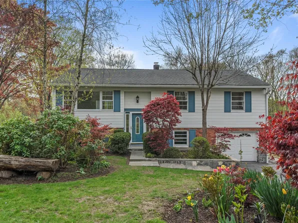 309 Overlook Court, Carmel, NY 10512