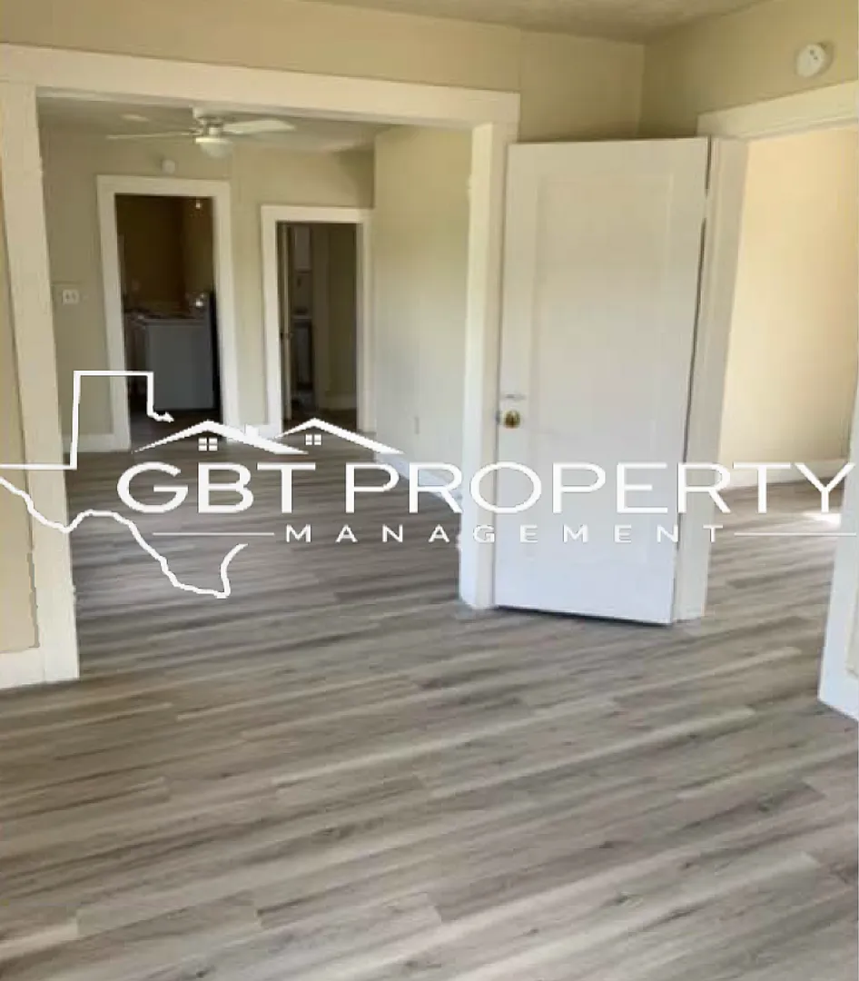Single Family Home, Newly Renovated! — Photo 2