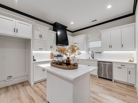 4th image of 130 Pierson Xing