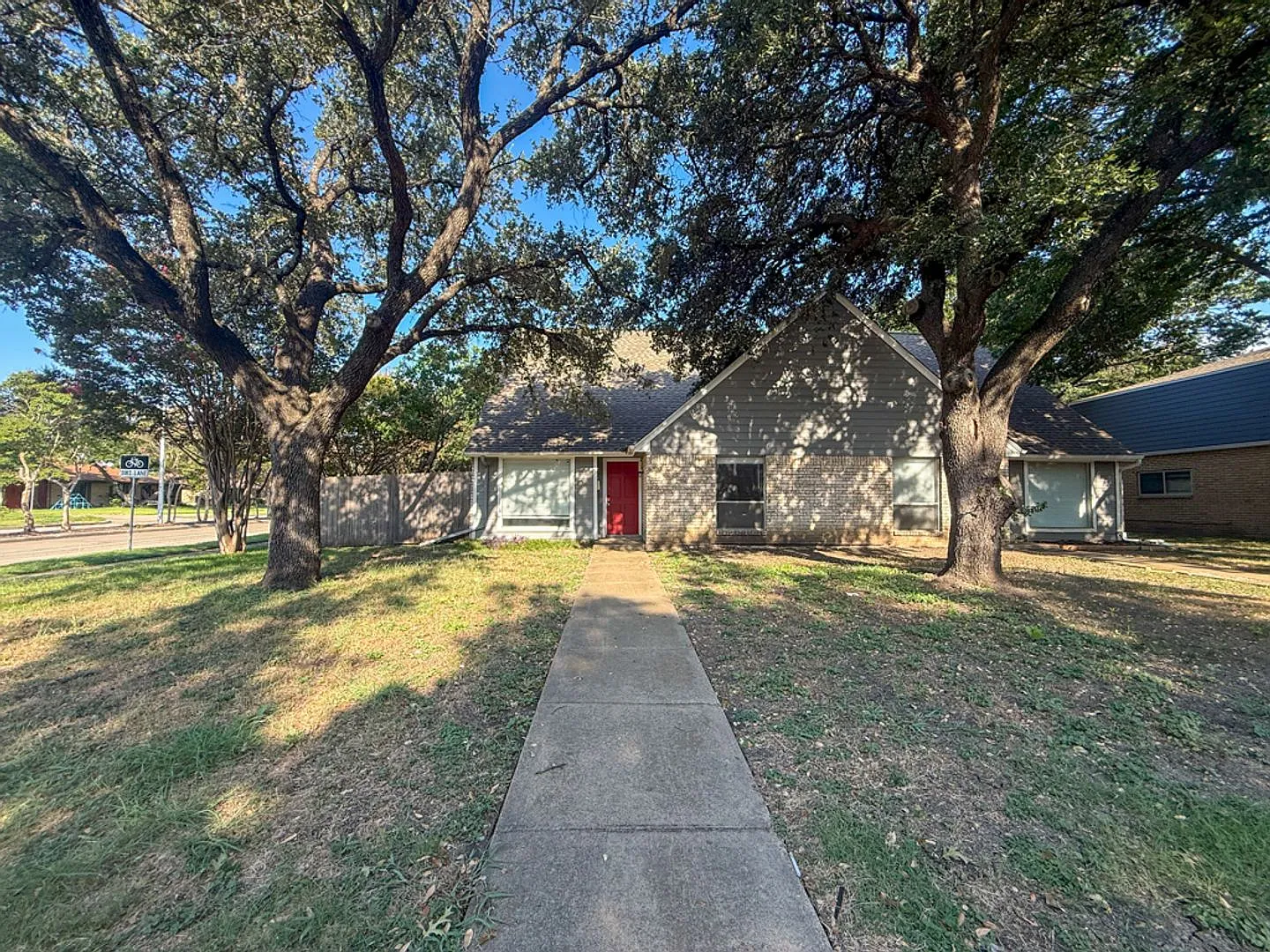 612-614 Towne House Ln — Photo 1