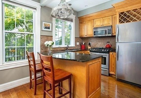 4th image of 514 1/2 E 3rd St #2