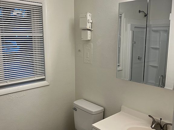 5th image of 401 1st Ave NE #B