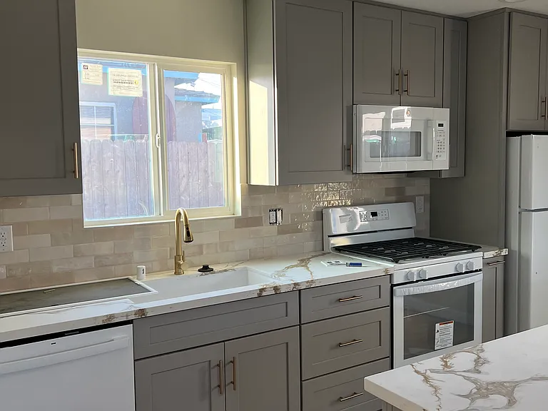 18025 S Harvard Blvd #B — Photo 2