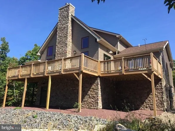6 Blue Mountain Dr, Hazleton, PA 18202