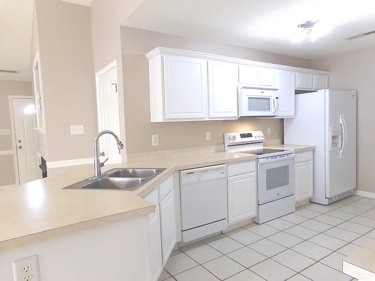 409 Nordhoff St — Photo 6