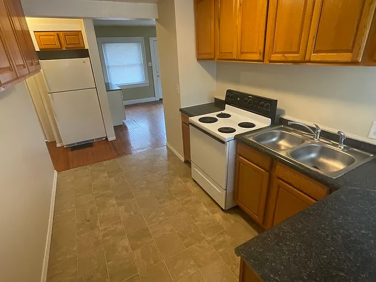 609 N Dunn St — Photo 16