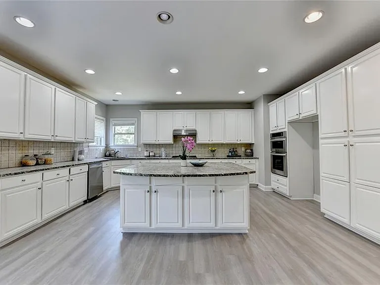 4805 Shelbourne Dr — Photo 27