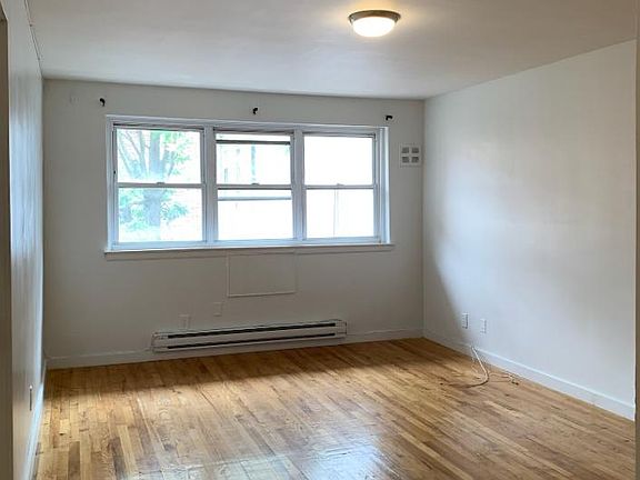 2nd image of 590 Bergen Ave APT B8
