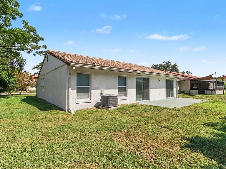 10157 Bluff Ct — Photo 26