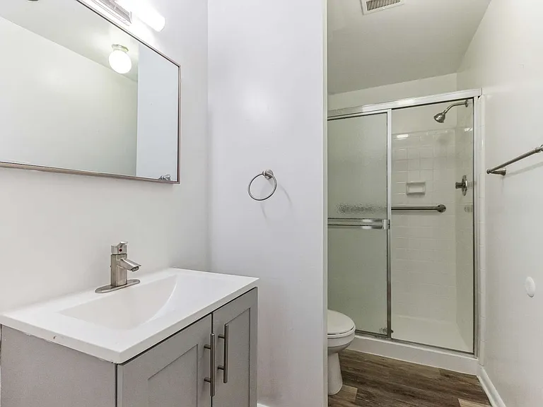 Henry on the Park Apartments — Photo 10
