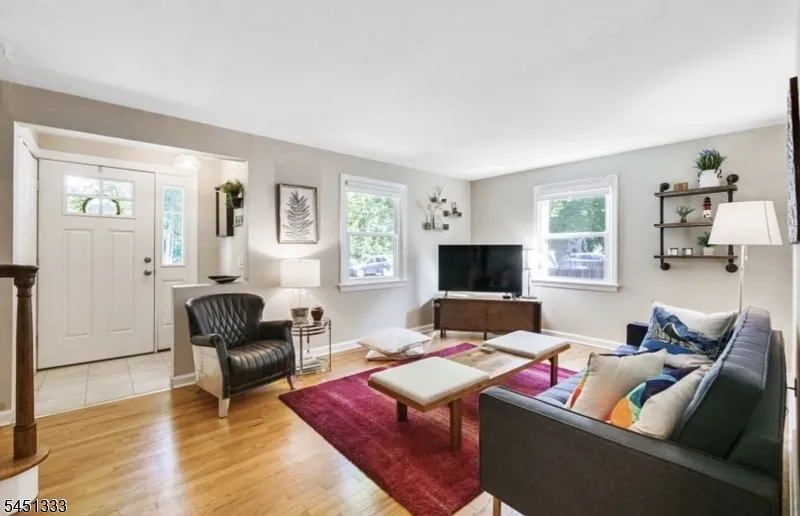 4 bed, 2.0 bath, 1256 sqft, $3,600 — Photo 4