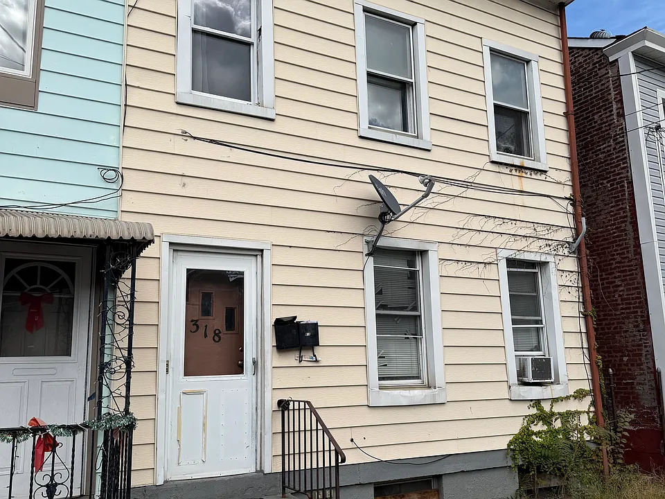 318 Genesee St #2