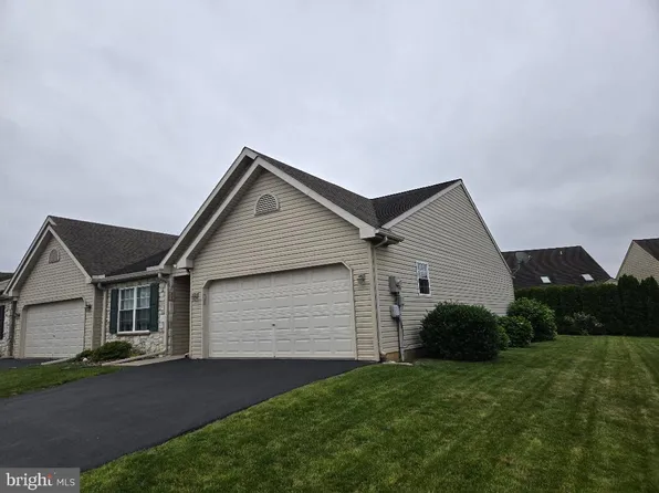 2162 Weeping Willow Ln, Mount Joy, PA 17552