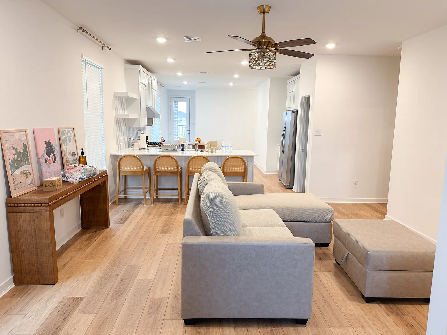3 bed, 1572 sqft, $2,300 — Photo 2