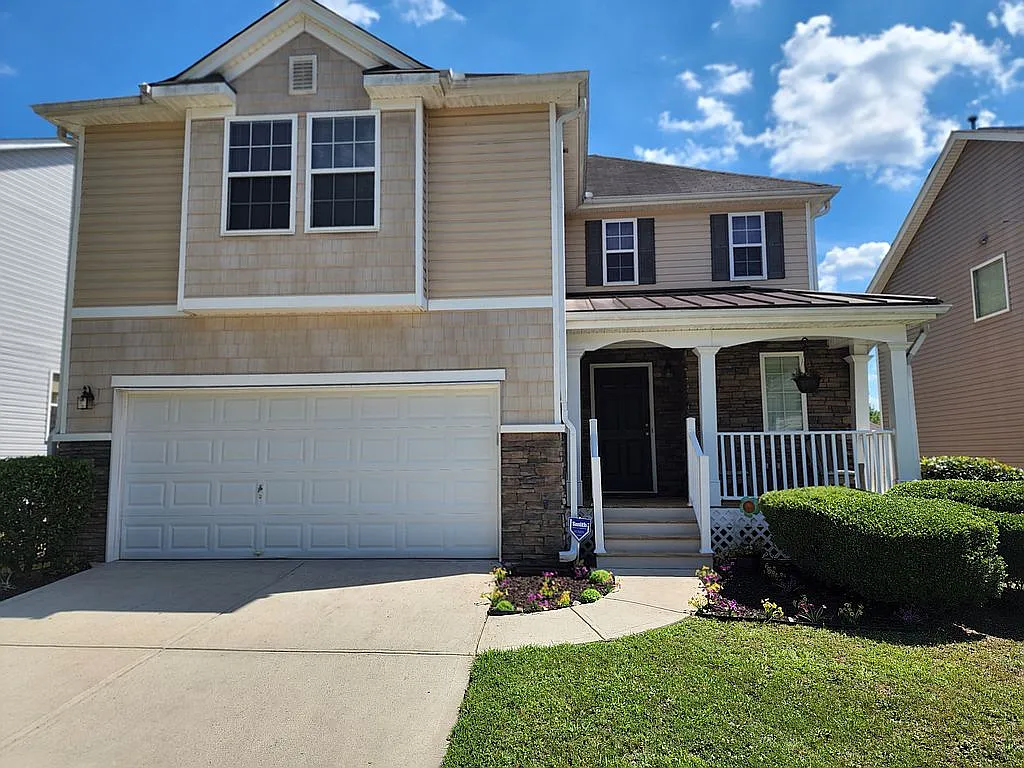 1195 Andrews Dr photo 1