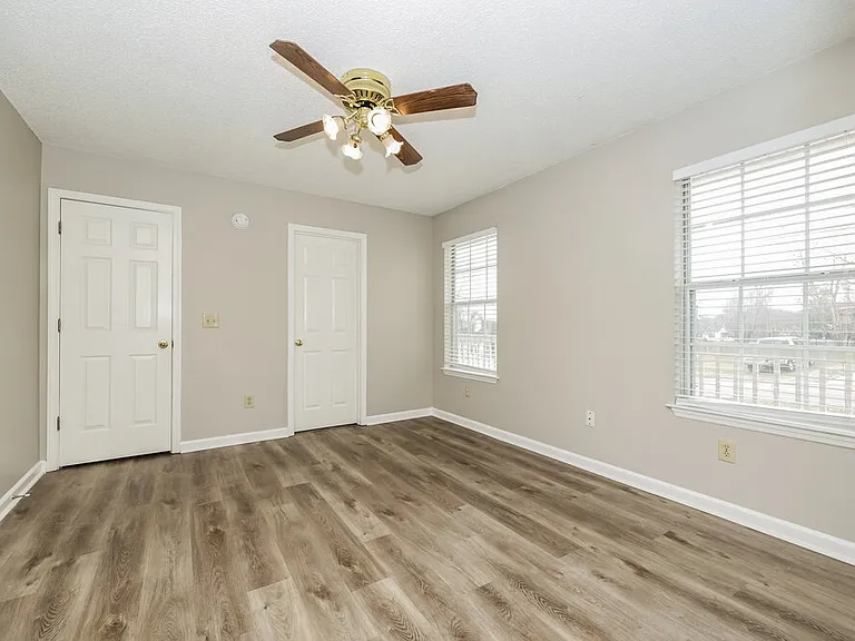 805 Forest Ridge Dr — Photo 10
