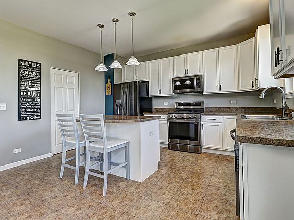 5th image of 376 Bertram Dr