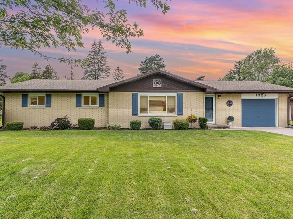 1329 Trout Dr, Saginaw, MI 48638