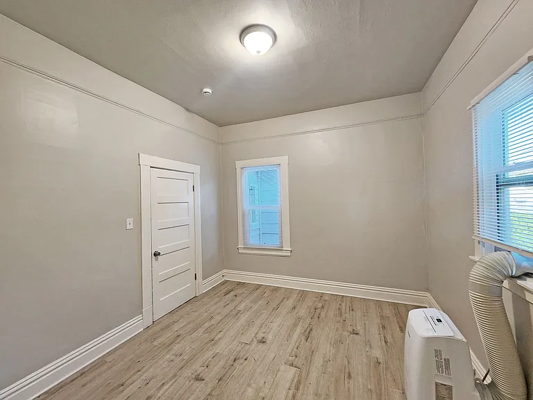 811 V St — Photo 13