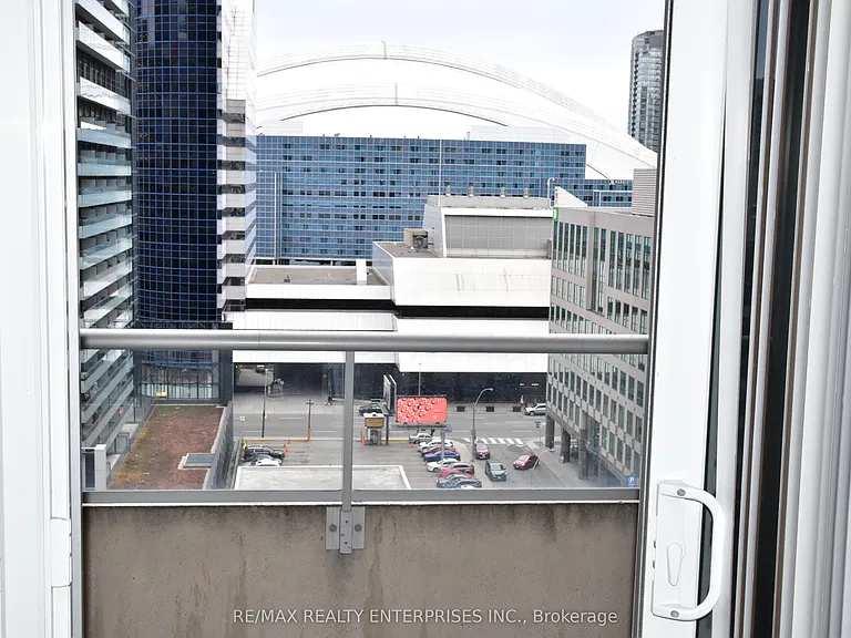 250 Wellington St W #1435 — Photo 8