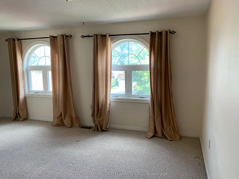 29 Irwin Dr — Photo 5