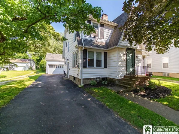 15 Gillis St, Fredonia, NY 14063