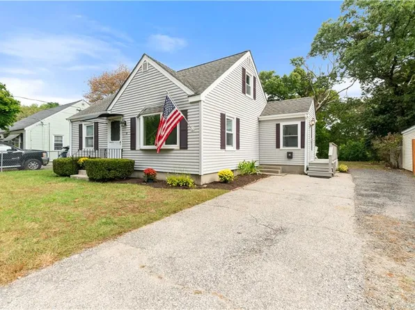 14 Adams St, Smithfield, RI 02917