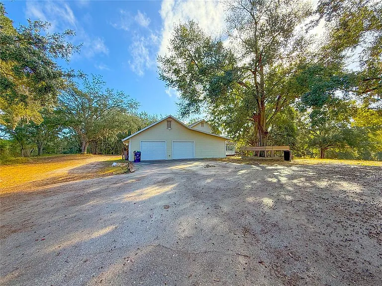 2827 Sanctuary Ln — Photo 2