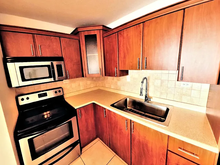 Building B Condominio Vistas De La Bahia #Apt. B-401 — Photo 5