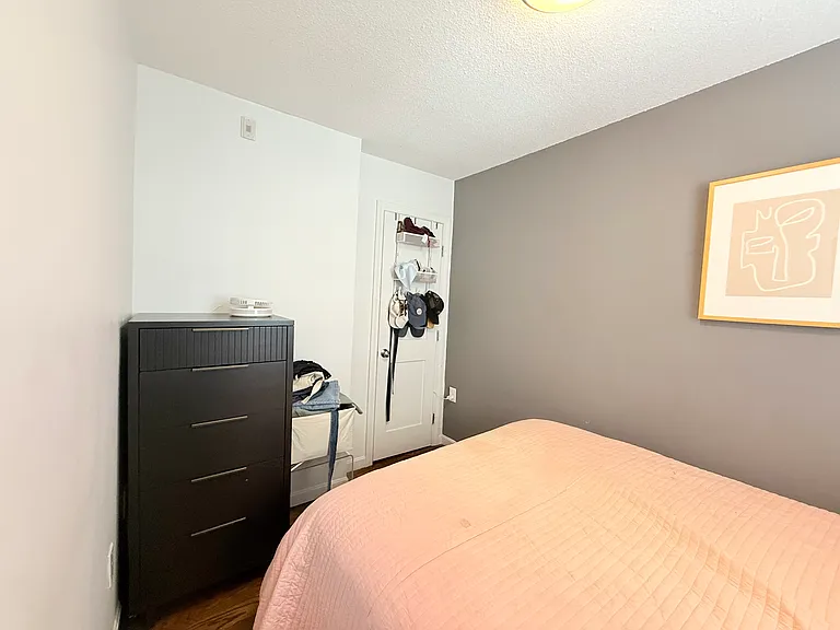 538 E Broadway #8 — Photo 7