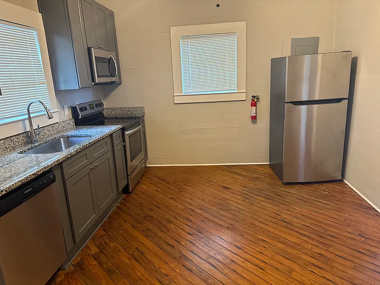 531 S Madison Ave — Photo 3