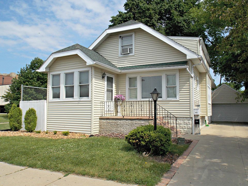 1st image of 8416 W Lincoln Ave