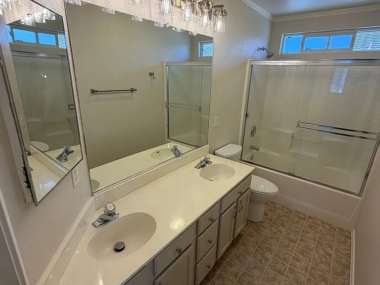 1810 Baylor Ln — Photo 21
