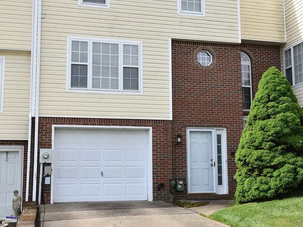10 Fairway Dr, Delmont, PA 15626