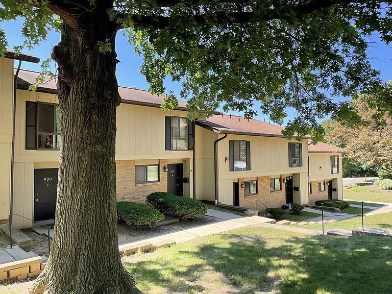 Riverwind at Chatham Park Drive — Photo 21