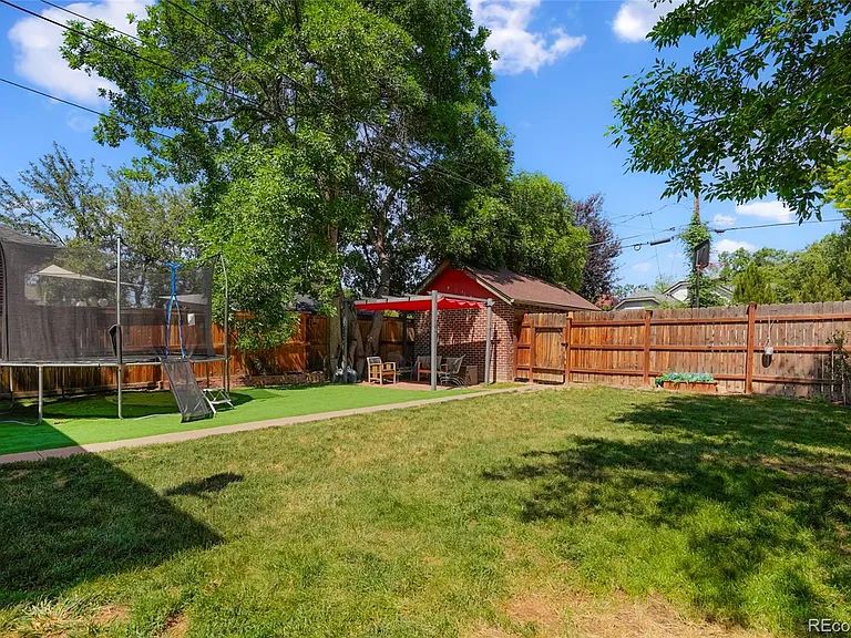 2810 Dahlia St — Photo 16