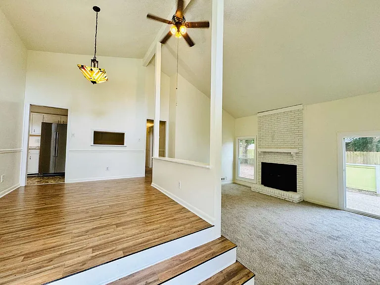 1009 Louisburg Pl — Photo 3