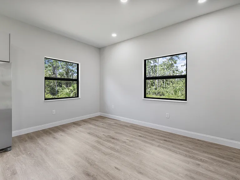 1051 Milwaukee Blvd — Photo 25