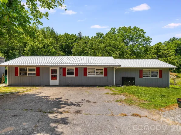 67 Banks Town Rd, Weaverville, NC 28787