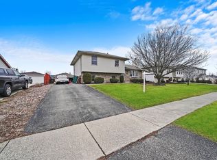 6915 Grantham Dr, Joliet, IL 60431