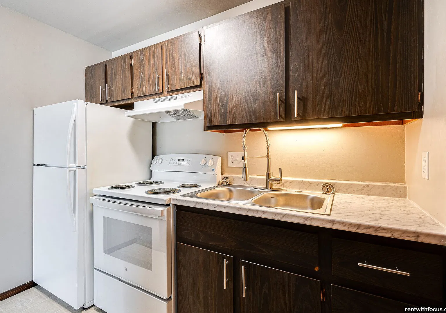 518/524 Isabella — Photo 1