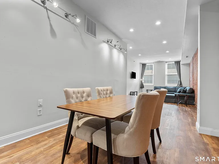 196 Crown St #209 — Photo 14