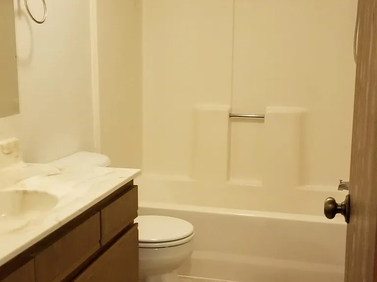 401 N Walnut St — Photo 20