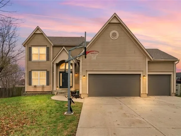 16345 S Warwick St, Olathe, KS 66062