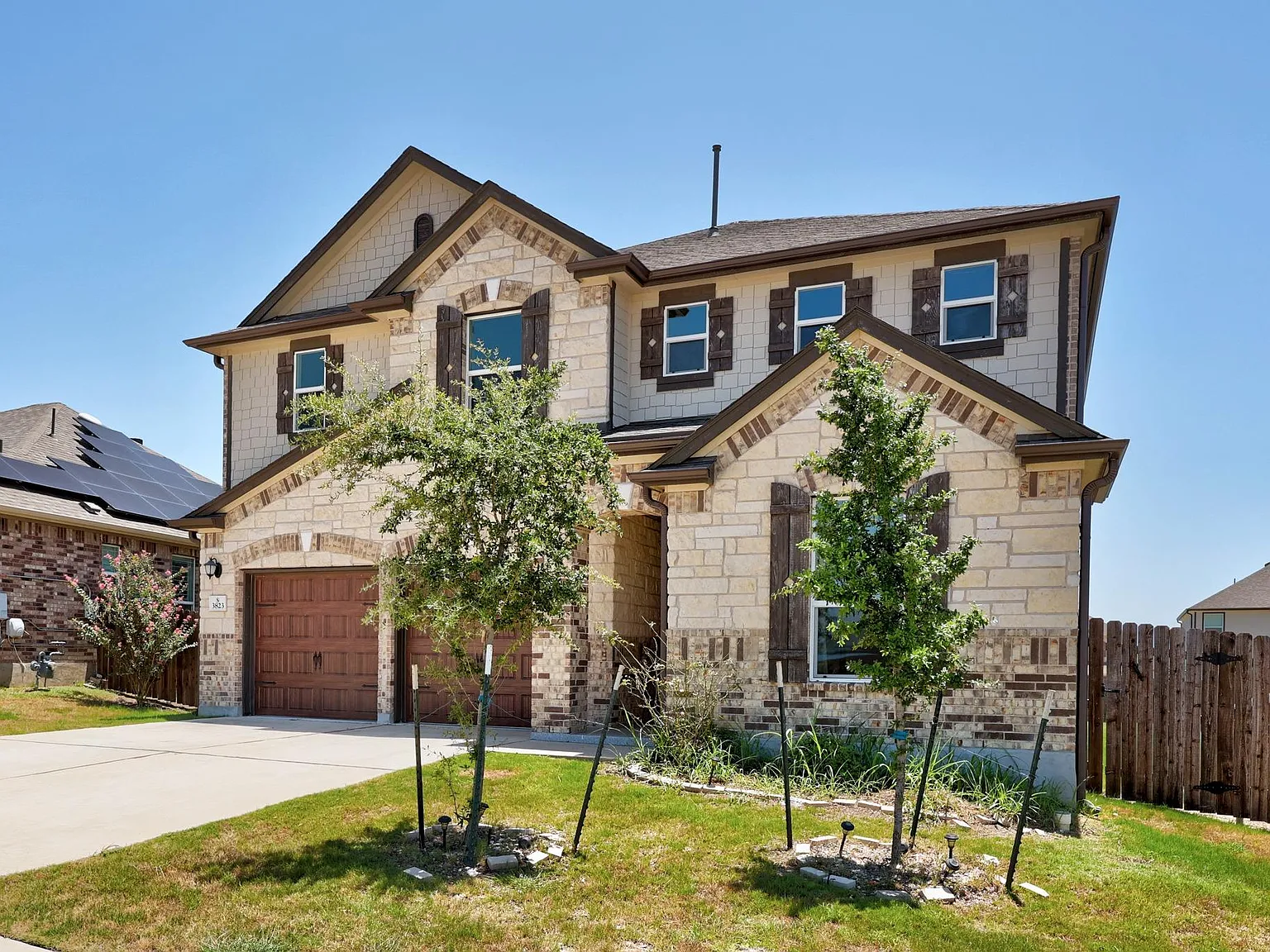 5 bed, 3.0 bath, 3715 sqft, $3,200 — Photo 3
