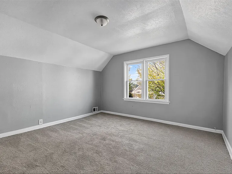 281 Parker Ave — Photo 20