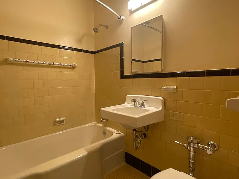 Goldsborough Apartments — Photo 25