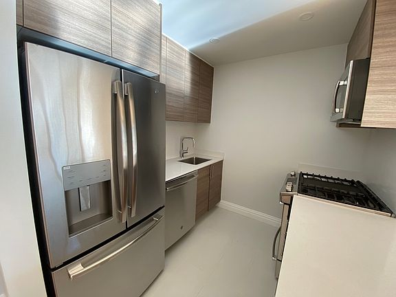 3rd image of 235 W 48th St APT 18F